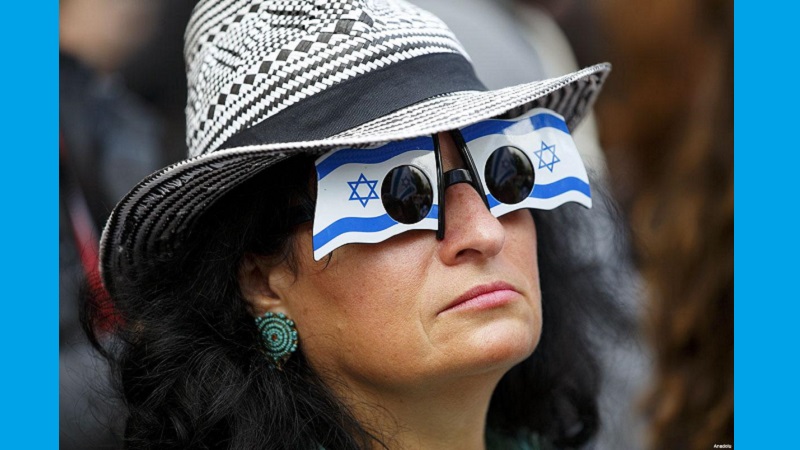 pro-Israel-and-pro-Palestinian-protestors-outside-Downing-St-during-Netanyahu-visit-Sep-9-2015-9-Israel-protestor-sunglasses.jpg
